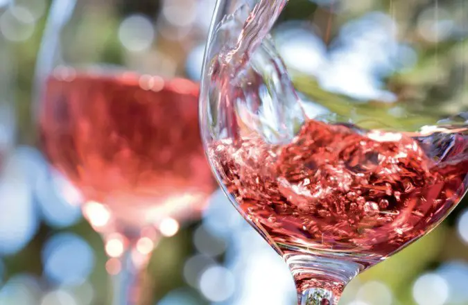 Vino Rosato: Conocido como el ¡Vino del Verano!