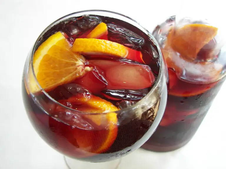 ¿Cómo hacer Sangria? Receta original casera con vino tinto o vino blanco.