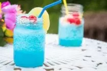 ¿Cómo preparar un Curacao cocktail?