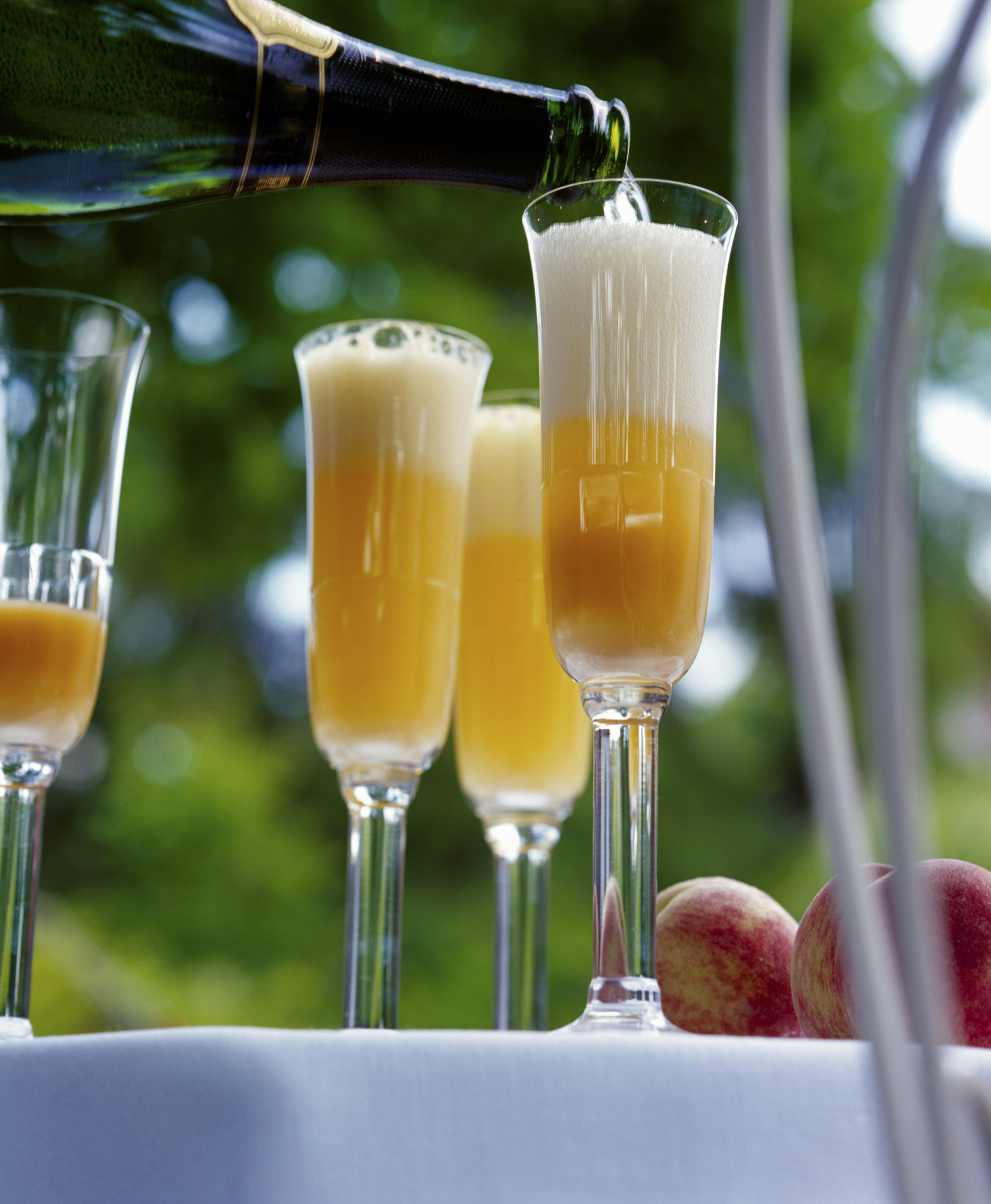 лимонад лимончелло. напиток аперитив апероль аперитив. французский аперитив. Italy drink. Centara spritzer коктейль.