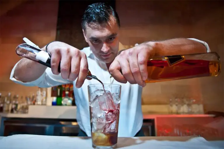 ¿Que es la Mixologia? Diferencias de la Cocteleria - Mixologo o Bartender.