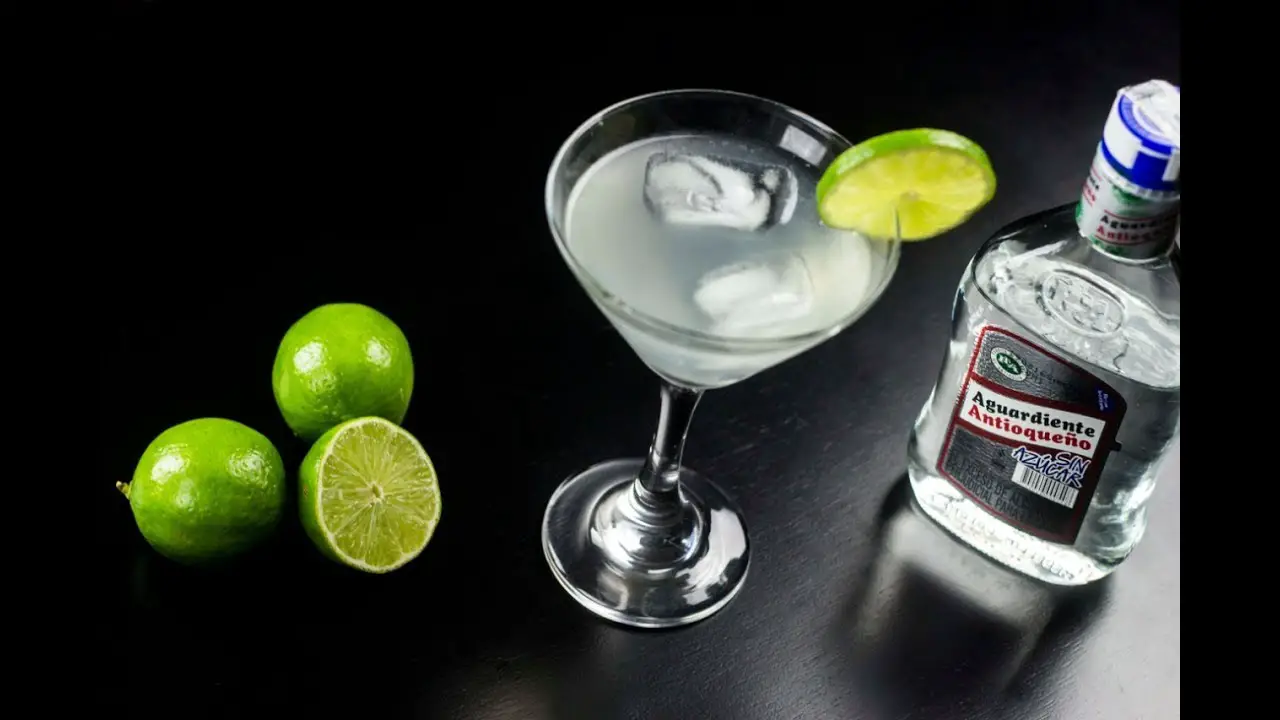 Guaro ¡Licor facil de combinar con otras bebidas! Origen + Beneficios