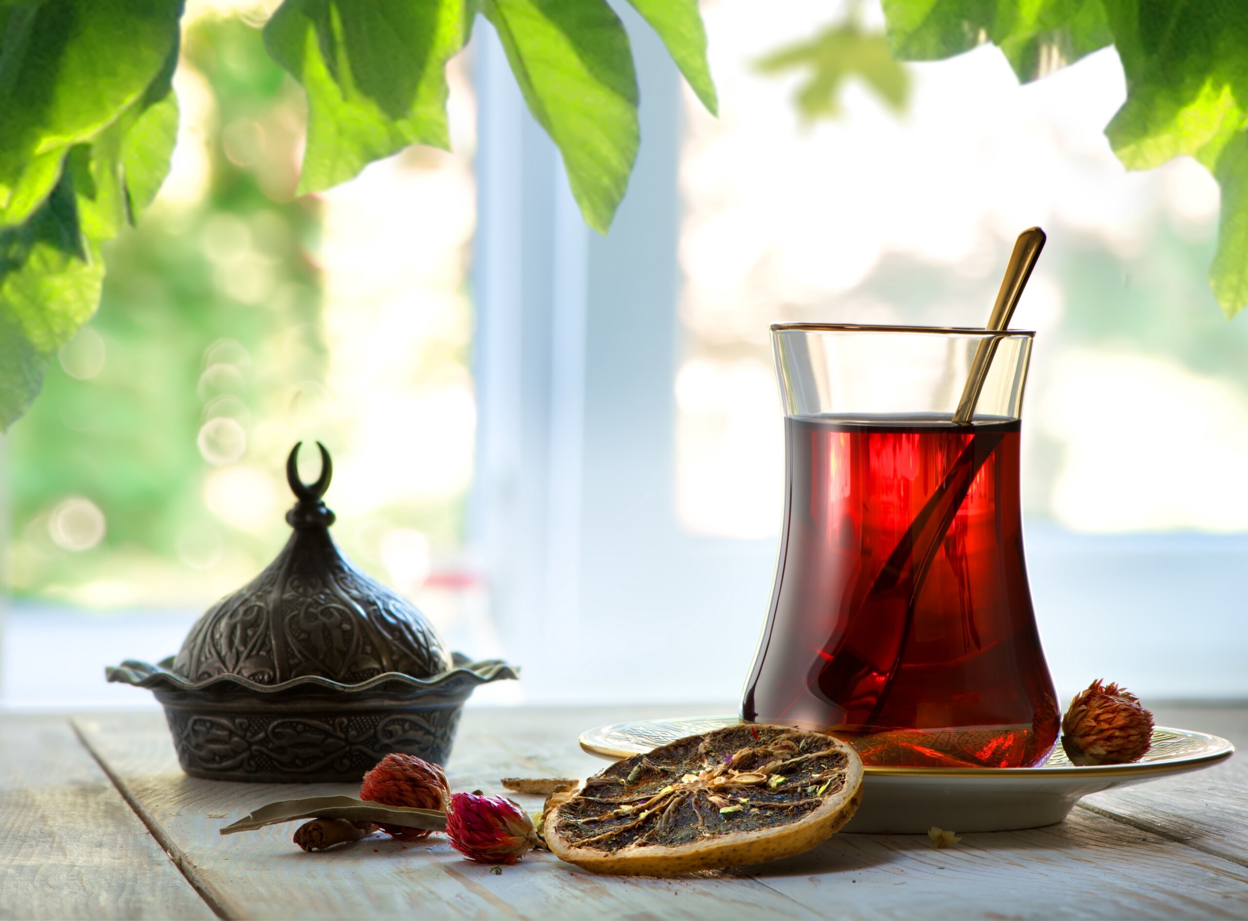 Можно в пост пить чай с сахаром. Турецкий чай. Натюрморт чай турецкий. Турецкий чай с молоком. Турецкий чай на черном фоне.