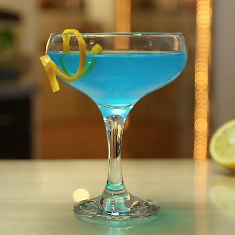 +12 Tragos con Blue Curacao ¡Sabor y color que te fascinará! +12 Tragos con Blue Curacao ¡Sabor y color que te fascinará!