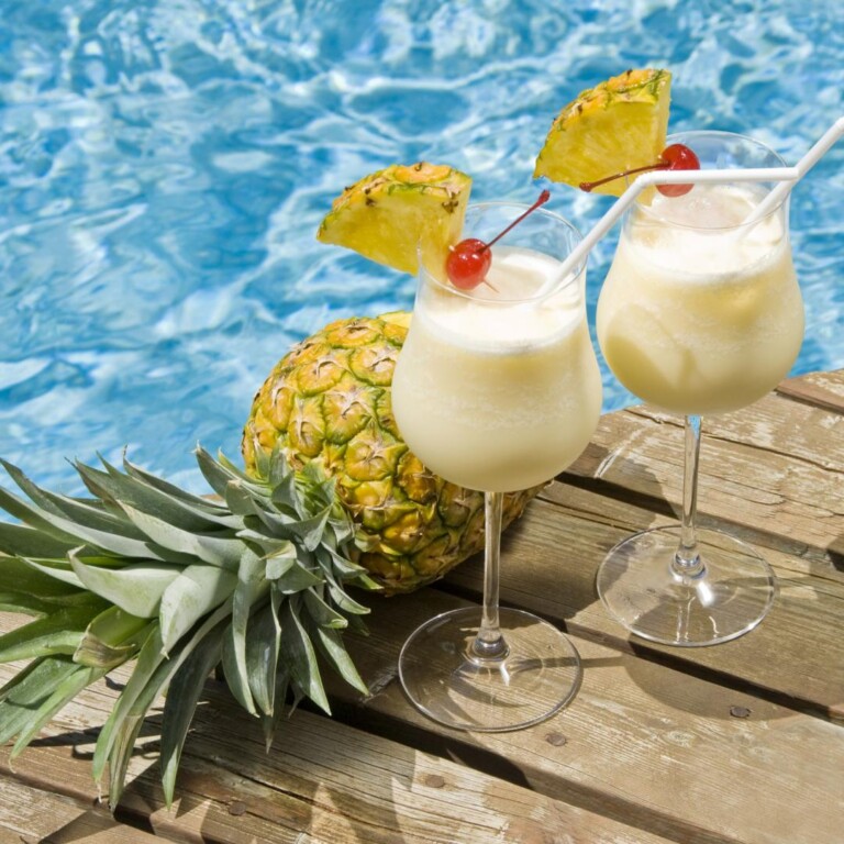 Licor de Piña: ¿Qué es? ¿Cuál es su origen? ¿Cómo se hace? y más