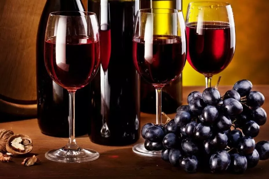 ¿Cómo se hace el vino tinto?