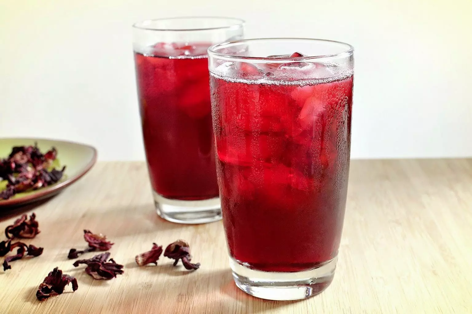 Agua de jamaica ¡Refrescante y con múltiples beneficios! ¡Saludable! Agua de jamaica ¡Refrescante y con múltiples beneficios! ¡Saludable!